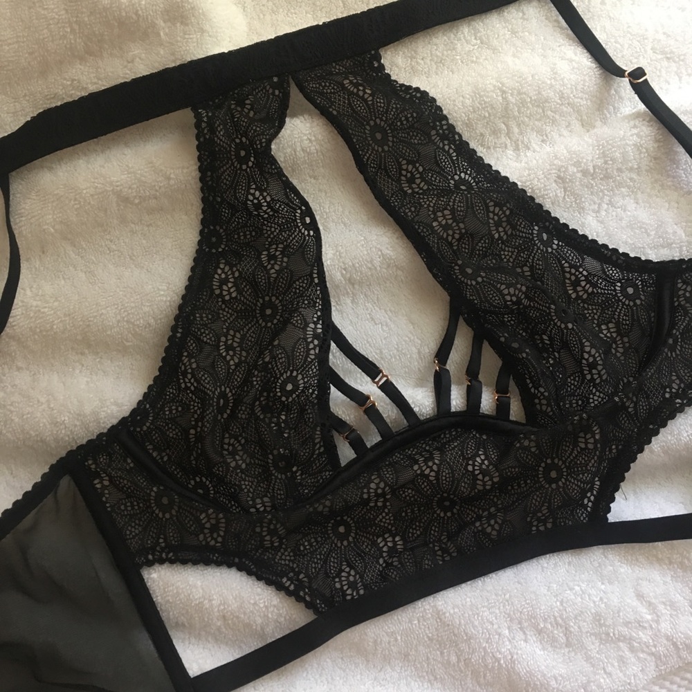 Victoria’s Secret halter lingerie 💦 - Picture 3 of 7